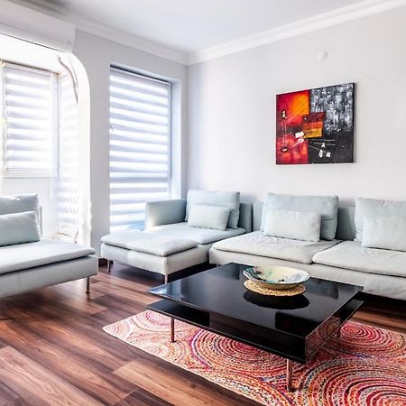 Sleek Flat 50 M To Bull Statue In Kadikoy Apartment Истанбул Екстериор снимка