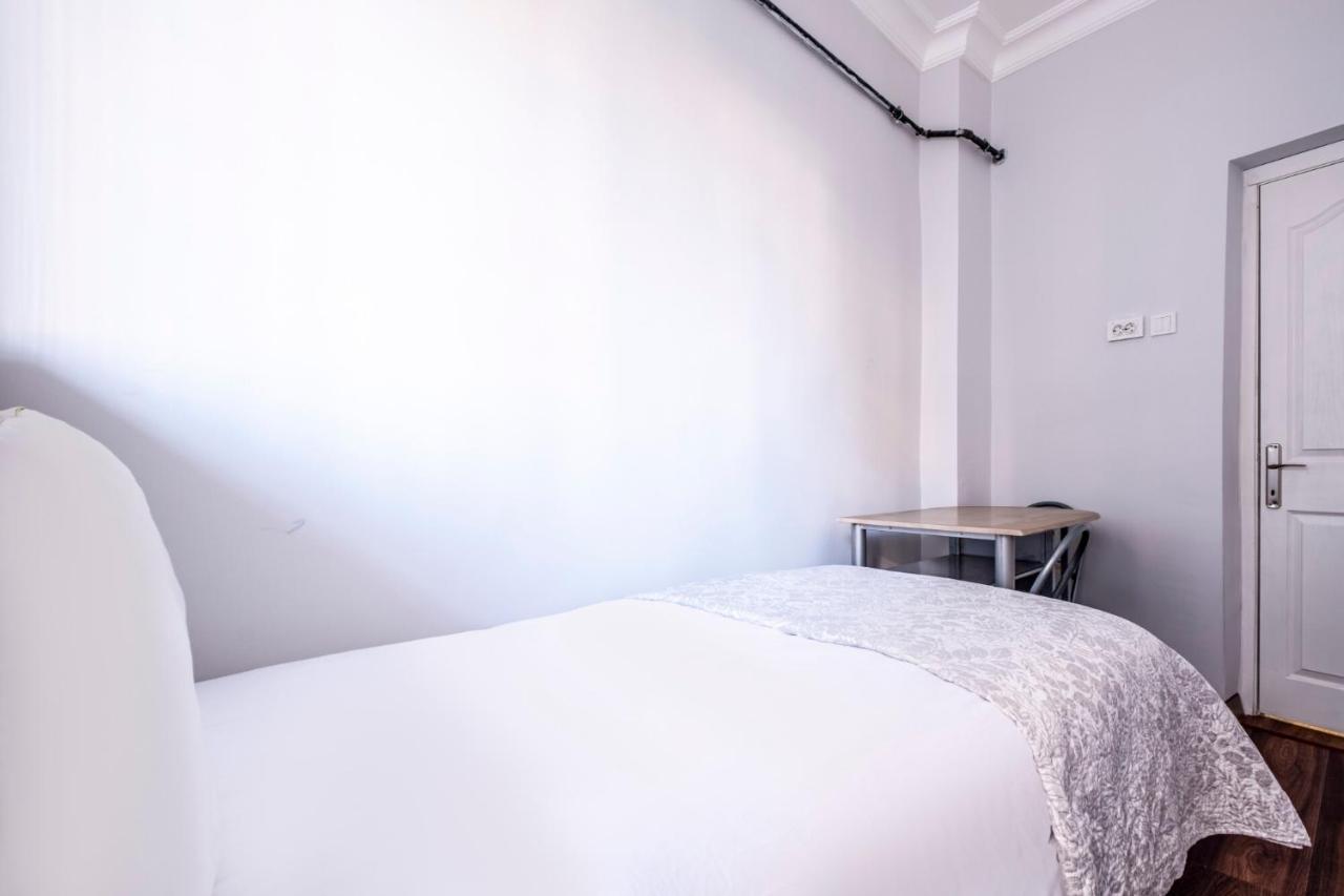 Sleek Flat 50 M To Bull Statue In Kadikoy Apartment Истанбул Екстериор снимка